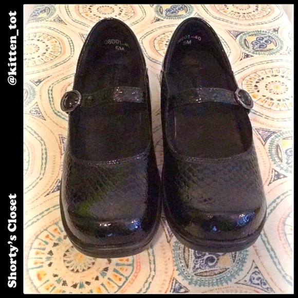 DONATED! EUC comfy black Mary Janes - Picture 1 of 3